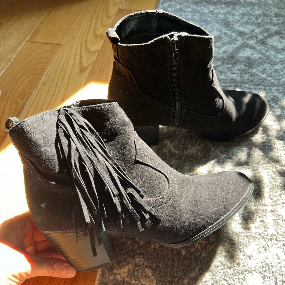 Express fringe boots